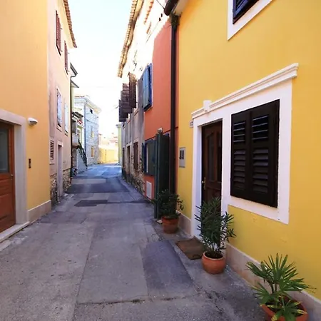 Apartment Dario By The Sea *